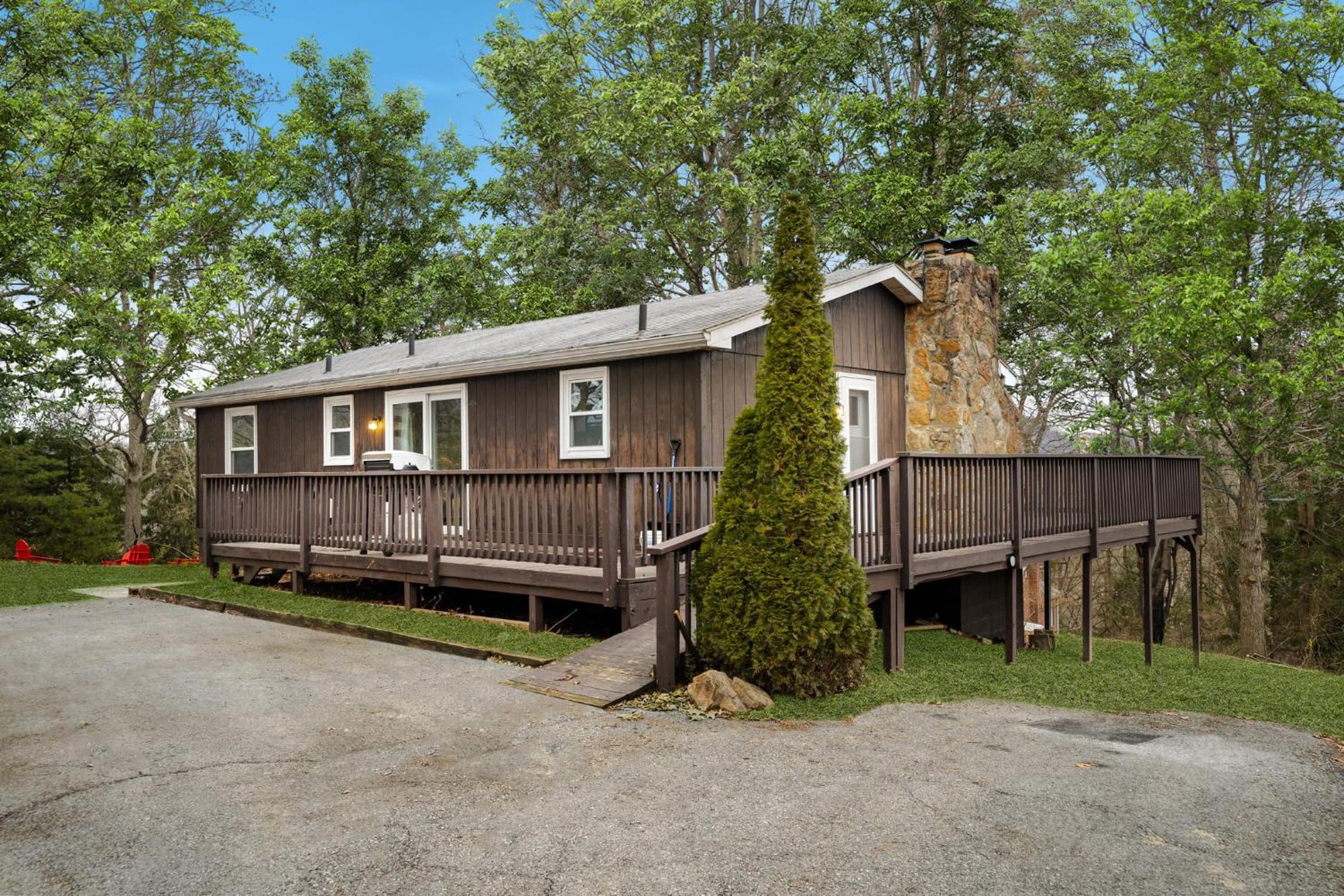 Large Cabin W Hot Tub, Fire Pit, Wifi, & Huge Yard Villa Berkeley Springs Exterior photo