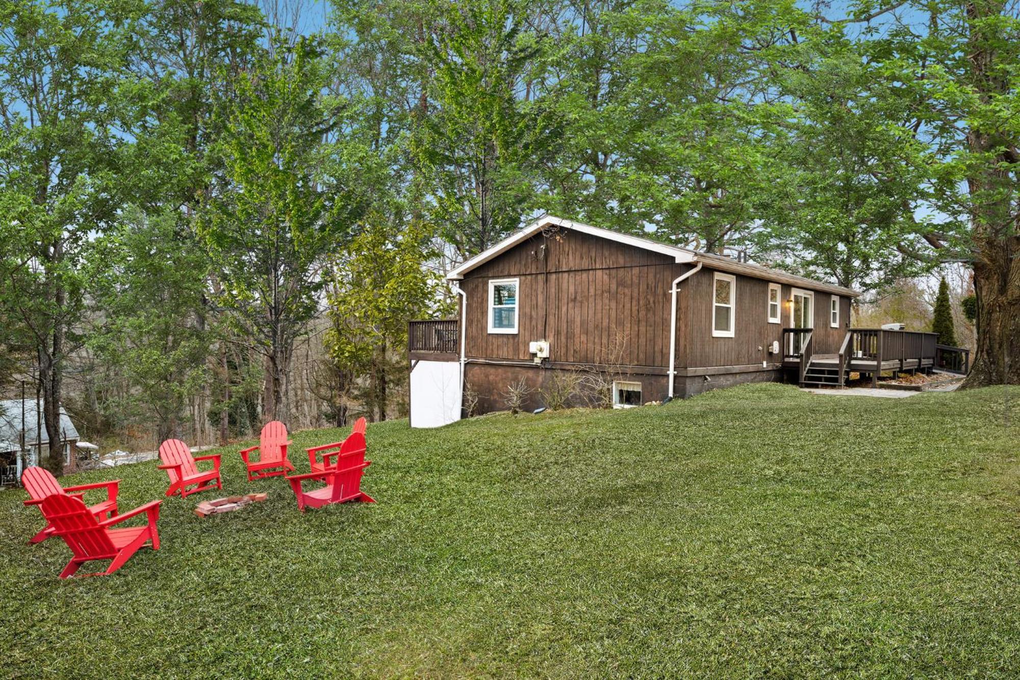 Large Cabin W Hot Tub, Fire Pit, Wifi, & Huge Yard Villa Berkeley Springs Exterior photo