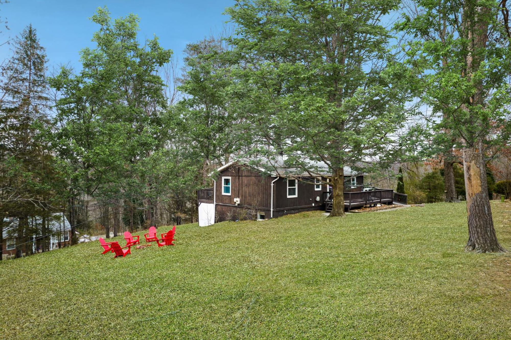 Large Cabin W Hot Tub, Fire Pit, Wifi, & Huge Yard Villa Berkeley Springs Exterior photo